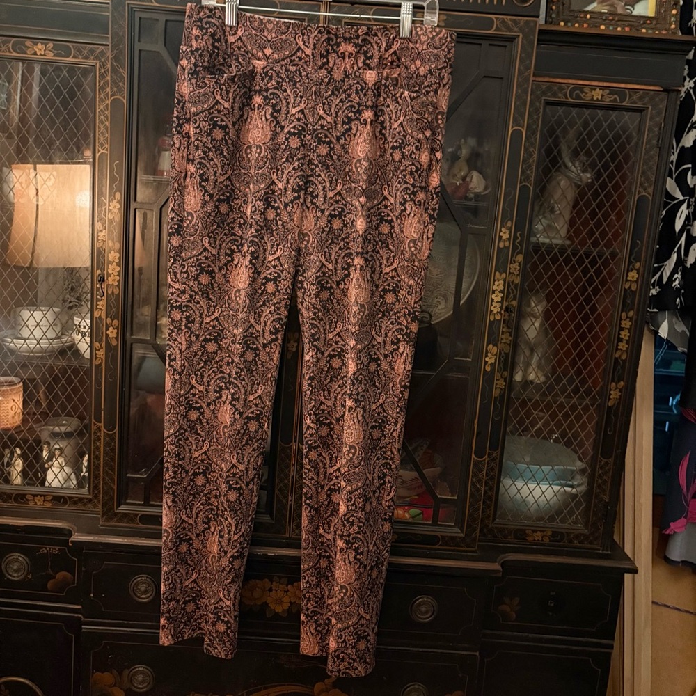 Soft Surroundings Chic Black and Pink Patterned Women's Cropped Pants SZ Medium - Picture 12 of 13